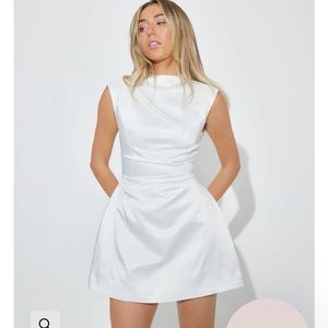 White mini dress. Size xs. Never wore. Still has tags
